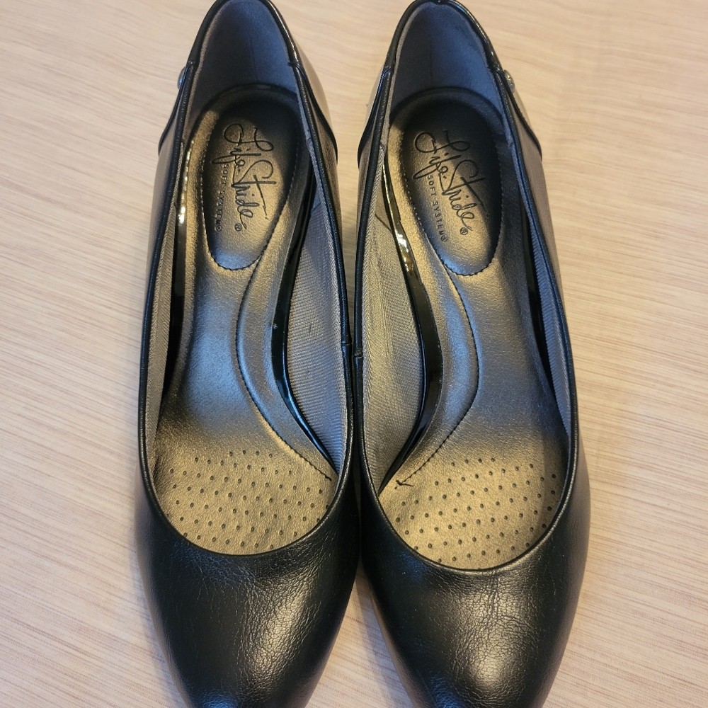 Life Stride Black pumps Sz 81/2